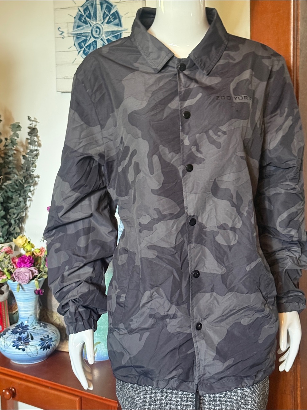 Zoo York size M Men's Black Gray Camouflage windbreaker Jacket - with buttons